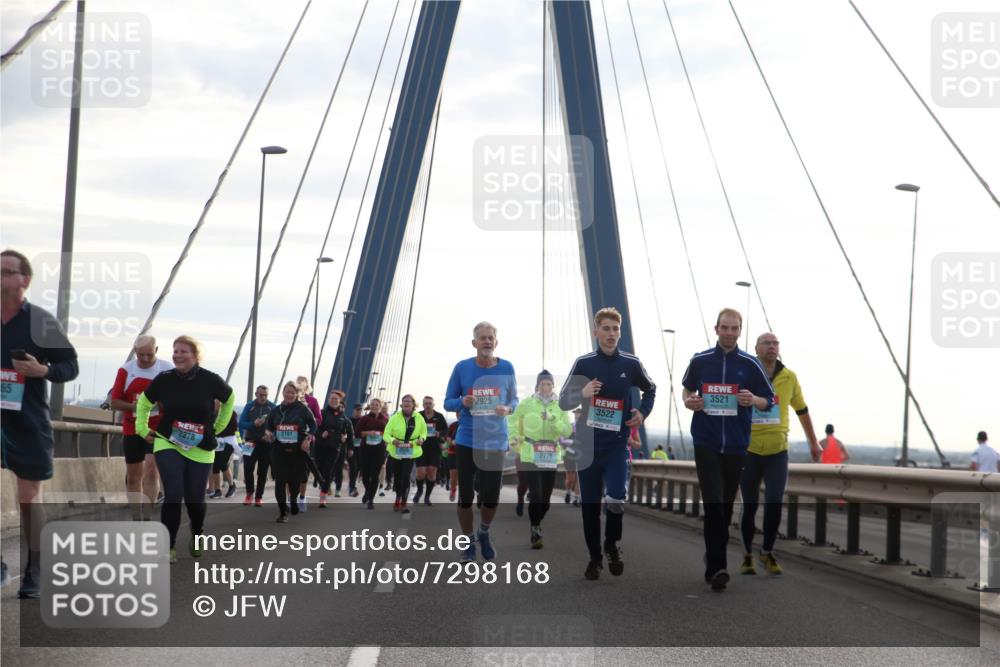 03.10.2024 - Köhlbrandbrückenlauf Jannik Wohlers http://msf.ph/oto/7298168 03.10.2024 09:34:50 Position 1 65, 2378, 2781, 2925, 2778, 3521, 3522 meine-sportfotos.de