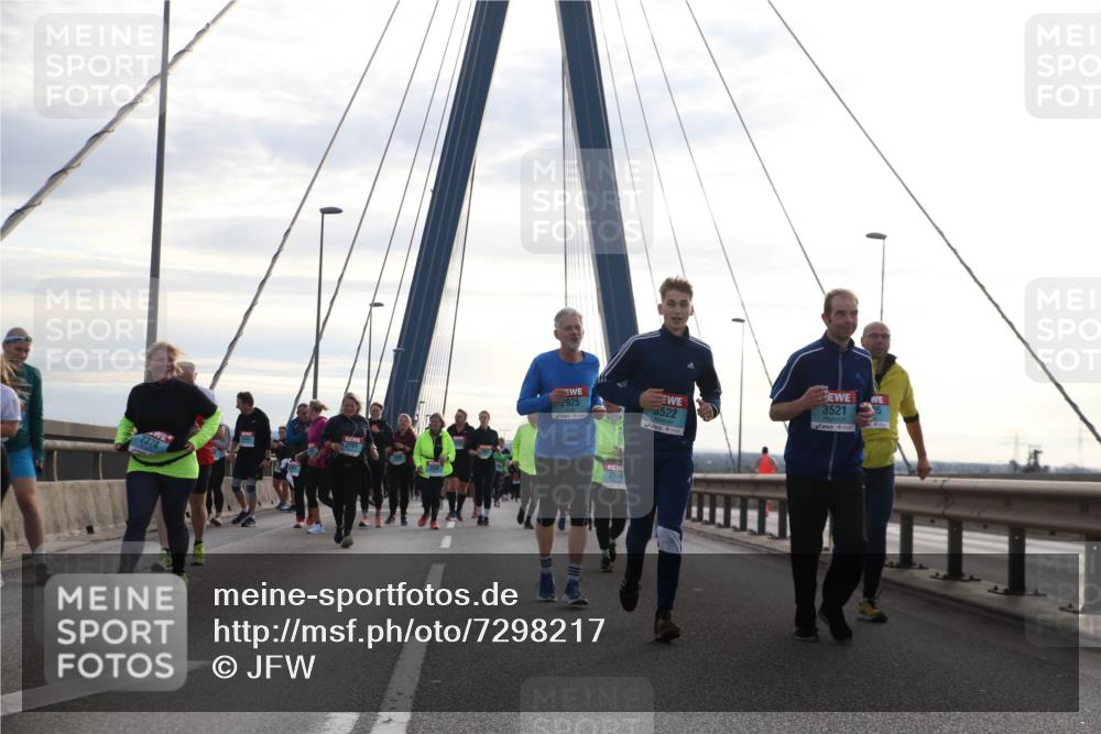 03.10.2024 - Köhlbrandbrückenlauf Jannik Wohlers http://msf.ph/oto/7298217 03.10.2024 09:34:52 Position 1 2378, 2781, 2925, 5522, 2778, 3521, 35 meine-sportfotos.de