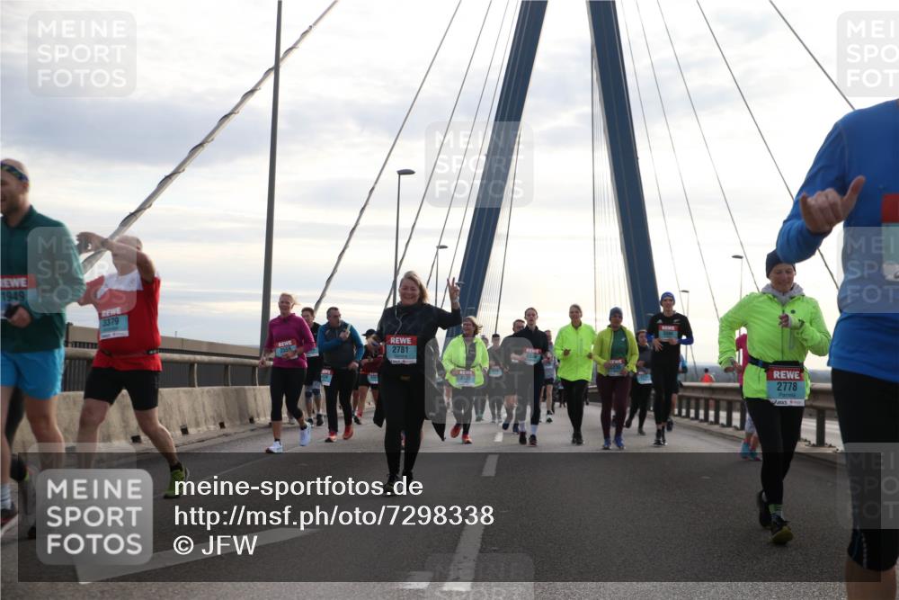 03.10.2024 - Köhlbrandbrückenlauf Jannik Wohlers http://msf.ph/oto/7298338 03.10.2024 09:34:55 Position 1 1949, 3379, 2781, 2884, 2778 meine-sportfotos.de
