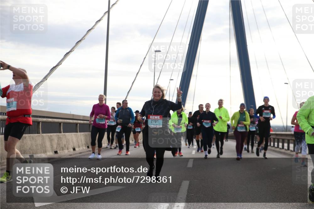 03.10.2024 - Köhlbrandbrückenlauf Jannik Wohlers http://msf.ph/oto/7298361 03.10.2024 09:34:55 Position 1 3379, 3559, 2781, 2864 meine-sportfotos.de