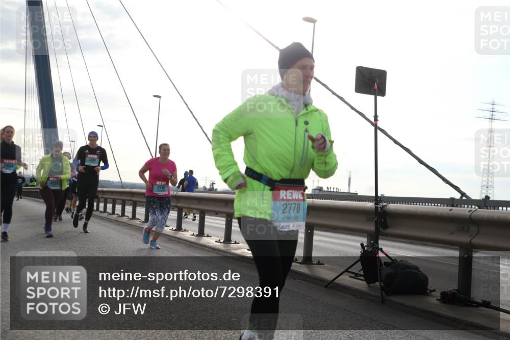 03.10.2024 - Köhlbrandbrückenlauf Jannik Wohlers http://msf.ph/oto/7298391 03.10.2024 09:34:57 Position 1 2884, 3230, 3388, 3101, 2778 meine-sportfotos.de