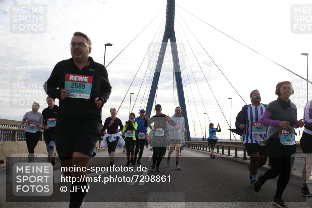 03.10.2024 - Köhlbrandbrückenlauf Jannik Wohlers http://msf.ph/oto/7298861 03.10.2024 09:35:02 Position 1 3668, 3669, 2589, 2698, 3064, 2296, 3683, 2113 meine-sportfotos.de