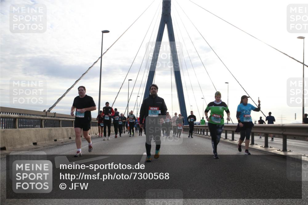 03.10.2024 - Köhlbrandbrückenlauf Jannik Wohlers http://msf.ph/oto/7300568 03.10.2024 09:35:06 Position 1 2183, 3380, 3089 meine-sportfotos.de