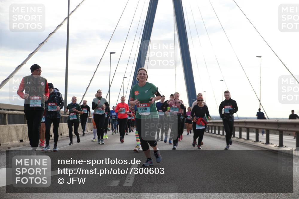 03.10.2024 - Köhlbrandbrückenlauf Jannik Wohlers http://msf.ph/oto/7300603 03.10.2024 09:35:09 Position 1 3674, 2950, 2782, 2590, 2158 meine-sportfotos.de