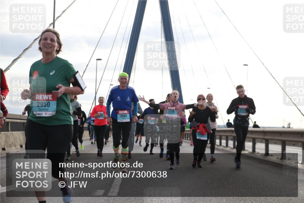 03.10.2024 - Köhlbrandbrückenlauf Jannik Wohlers http://msf.ph/oto/7300638 03.10.2024 09:35:10 Position 1 2950, 35, 3363, 2158, 266, 2159 meine-sportfotos.de