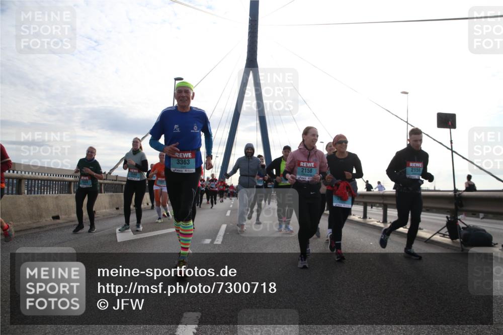 03.10.2024 - Köhlbrandbrückenlauf Jannik Wohlers http://msf.ph/oto/7300718 03.10.2024 09:35:12 Position 1 2590, 2965, 3363, 2159, 2158 meine-sportfotos.de