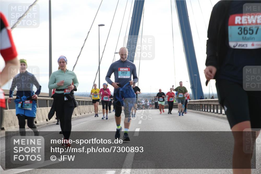 03.10.2024 - Köhlbrandbrückenlauf Jannik Wohlers http://msf.ph/oto/7300893 03.10.2024 09:35:18 Position 1 576, 3469, 3412, 3657 meine-sportfotos.de