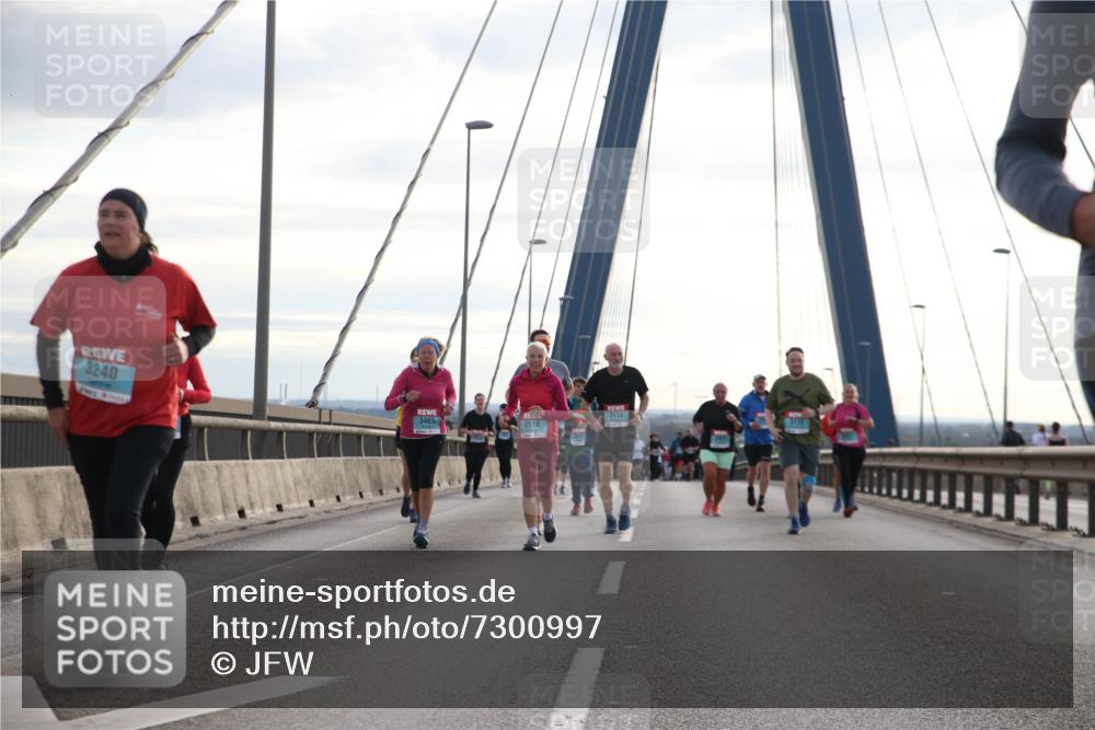 03.10.2024 - Köhlbrandbrückenlauf Jannik Wohlers http://msf.ph/oto/7300997 03.10.2024 09:35:20 Position 1 3240, 3114, 3115, 3469, 2516 meine-sportfotos.de
