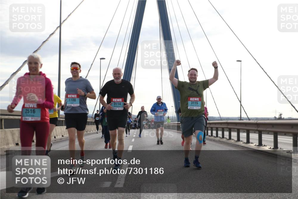 03.10.2024 - Köhlbrandbrückenlauf Jannik Wohlers http://msf.ph/oto/7301186 03.10.2024 09:35:25 Position 1 2516, 1100, 3114, 3115 meine-sportfotos.de