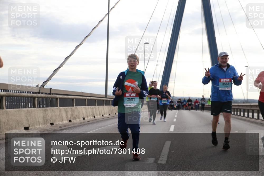 03.10.2024 - Köhlbrandbrückenlauf Jannik Wohlers http://msf.ph/oto/7301488 03.10.2024 09:35:28 Position 1 3691, 3563 meine-sportfotos.de