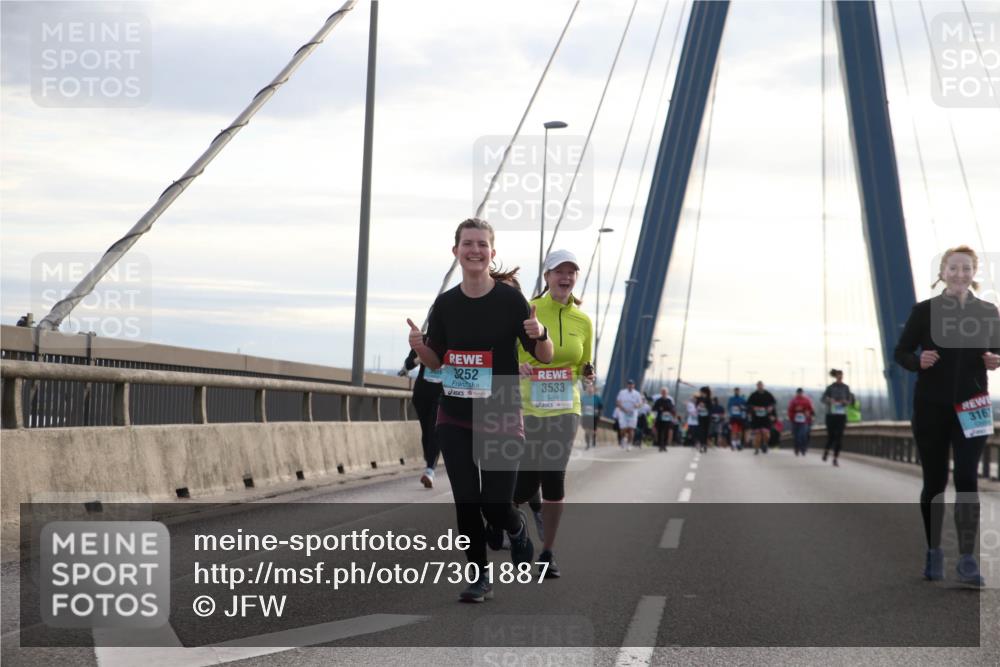 03.10.2024 - Köhlbrandbrückenlauf Jannik Wohlers http://msf.ph/oto/7301887 03.10.2024 09:35:31 Position 1 3252, 3533, 316 meine-sportfotos.de