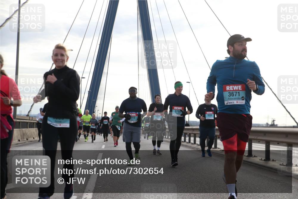 03.10.2024 - Köhlbrandbrückenlauf Jannik Wohlers http://msf.ph/oto/7302654 03.10.2024 09:35:53 Position 1 3709, 3030, 3426, 711, 3671 meine-sportfotos.de