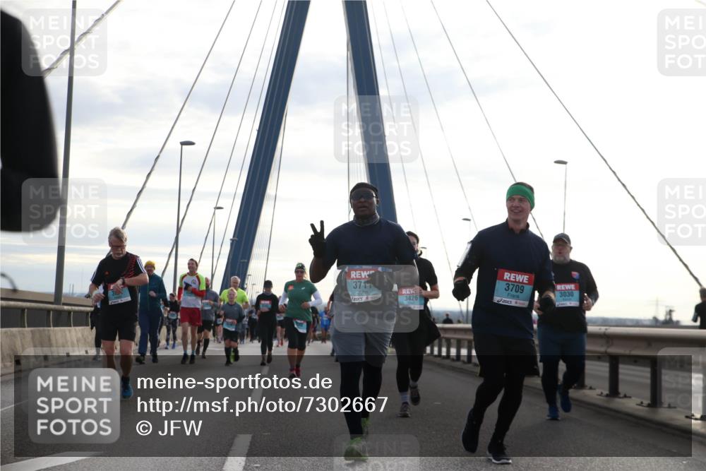 03.10.2024 - Köhlbrandbrückenlauf Jannik Wohlers http://msf.ph/oto/7302667 03.10.2024 09:35:54 Position 1 3711, 3426, 3709, 3030 meine-sportfotos.de
