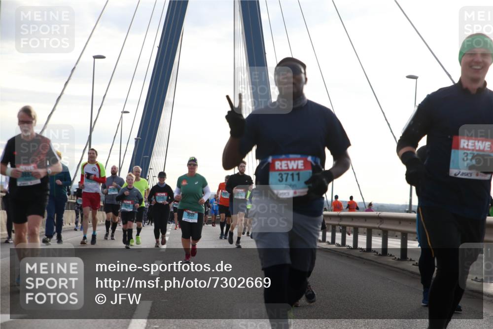 03.10.2024 - Köhlbrandbrückenlauf Jannik Wohlers http://msf.ph/oto/7302669 03.10.2024 09:35:55 Position 1 3346, 3560, 3711, 37, 2941 meine-sportfotos.de