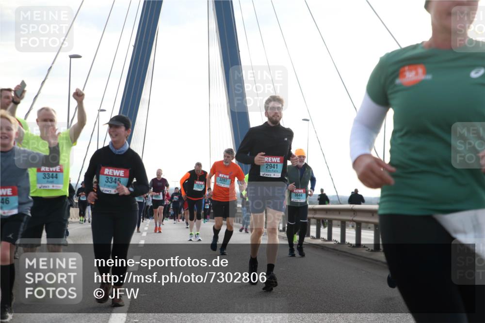 03.10.2024 - Köhlbrandbrückenlauf Jannik Wohlers http://msf.ph/oto/7302806 03.10.2024 09:36:00 Position 1 46, 3344, 3345, 3207, 2674, 2941, 3644 meine-sportfotos.de