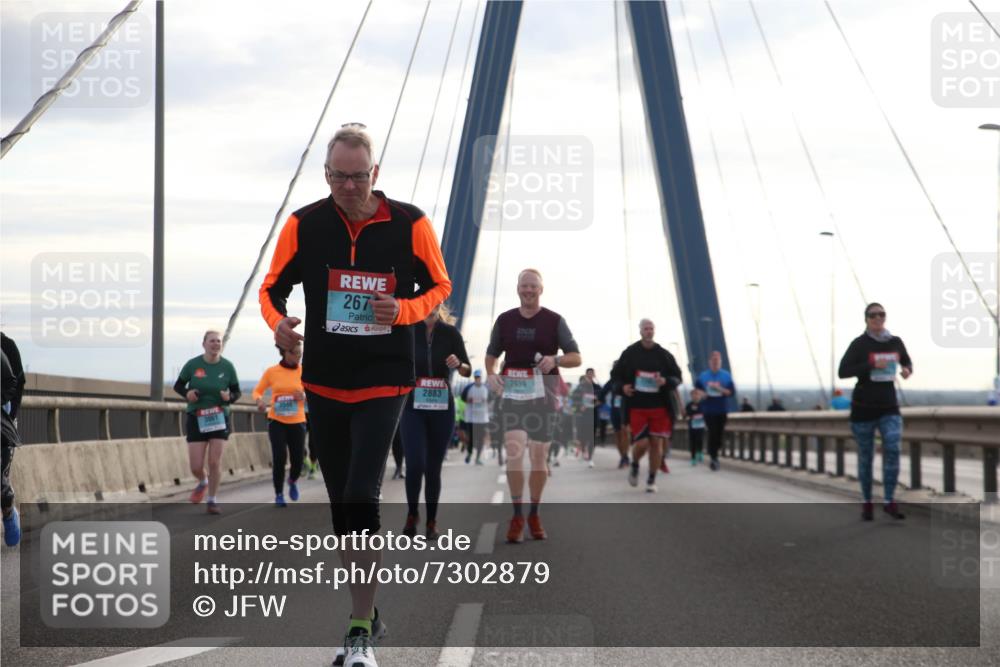 03.10.2024 - Köhlbrandbrückenlauf Jannik Wohlers http://msf.ph/oto/7302879 03.10.2024 09:36:06 Position 1 267, 2939, 2883 meine-sportfotos.de