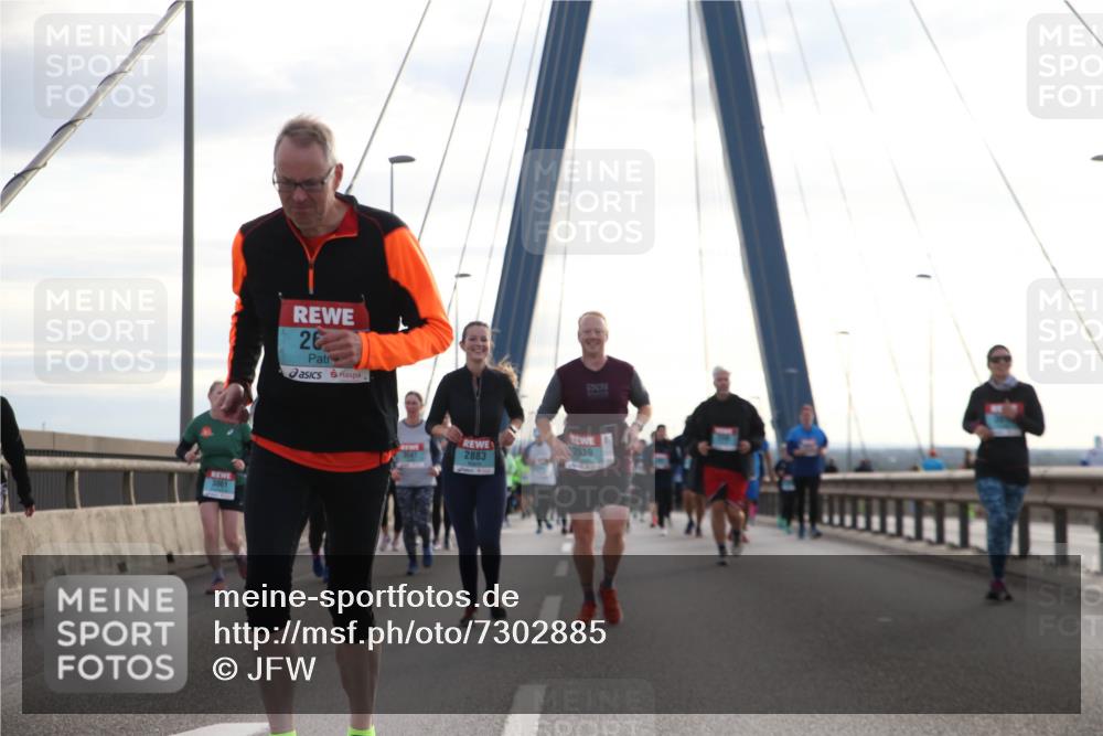 03.10.2024 - Köhlbrandbrückenlauf Jannik Wohlers http://msf.ph/oto/7302885 03.10.2024 09:36:06 Position 1 3061, 26, 2883, 2939 meine-sportfotos.de