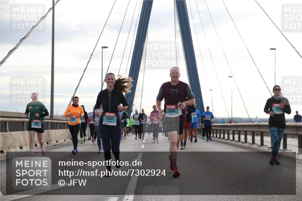 03.10.2024 - Köhlbrandbrückenlauf Jannik Wohlers http://msf.ph/oto/7302924 03.10.2024 09:36:08 Position 1 3546, 2883, 3061, 2939, 3010 meine-sportfotos.de