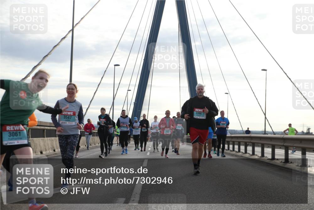 03.10.2024 - Köhlbrandbrückenlauf Jannik Wohlers http://msf.ph/oto/7302946 03.10.2024 09:36:11 Position 1 3061, 3547, 3556, 3348, 2898, 3396 meine-sportfotos.de
