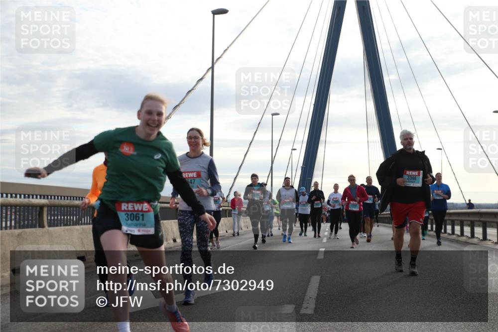 03.10.2024 - Köhlbrandbrückenlauf Jannik Wohlers http://msf.ph/oto/7302949 03.10.2024 09:36:11 Position 1 3061, 547, 3355, 3348, 2898, 3396 meine-sportfotos.de