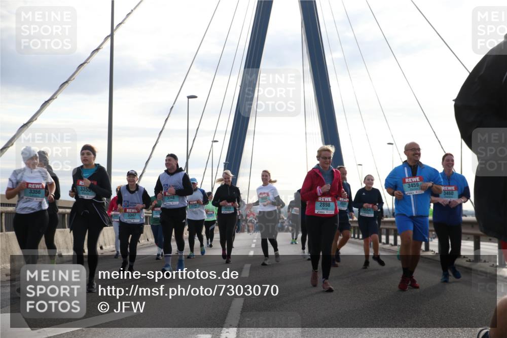 03.10.2024 - Köhlbrandbrückenlauf Jannik Wohlers http://msf.ph/oto/7303070 03.10.2024 09:36:13 Position 1 3355, 3356, 3295, 3347, 3348, 3655, 2898, 3554, 3459, 3460 meine-sportfotos.de