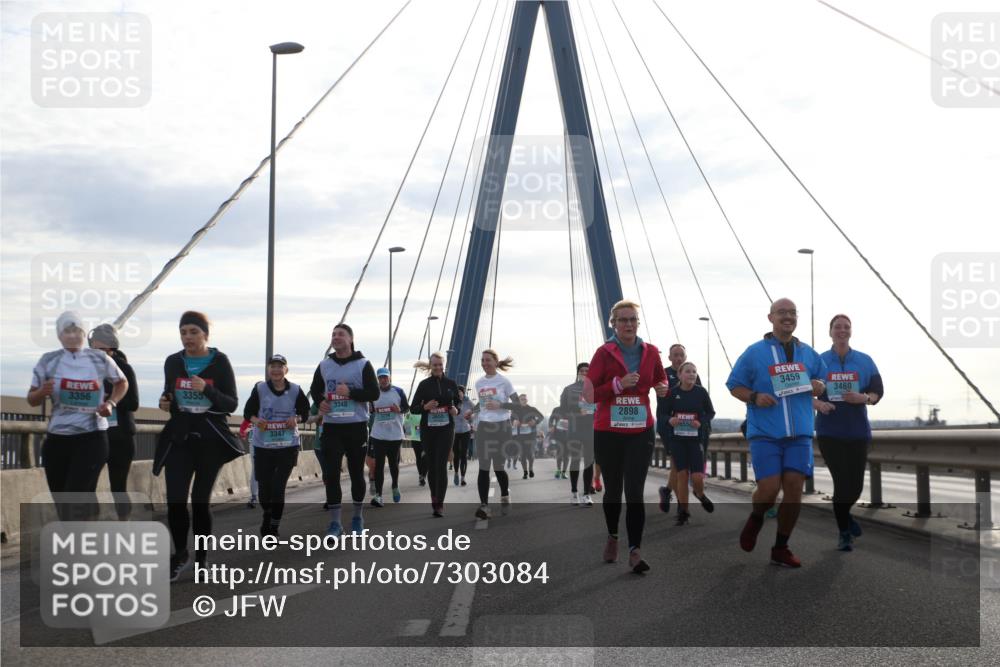03.10.2024 - Köhlbrandbrückenlauf Jannik Wohlers http://msf.ph/oto/7303084 03.10.2024 09:36:14 Position 1 3355, 3356, 3347, 3459, 3348, 3655, 3460, 2898 meine-sportfotos.de