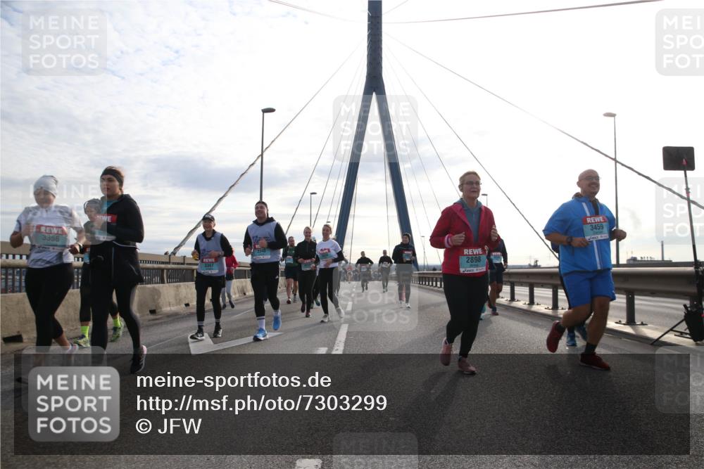 03.10.2024 - Köhlbrandbrückenlauf Jannik Wohlers http://msf.ph/oto/7303299 03.10.2024 09:36:16 Position 1 3356, 3347, 3348, 2898, 3459 meine-sportfotos.de