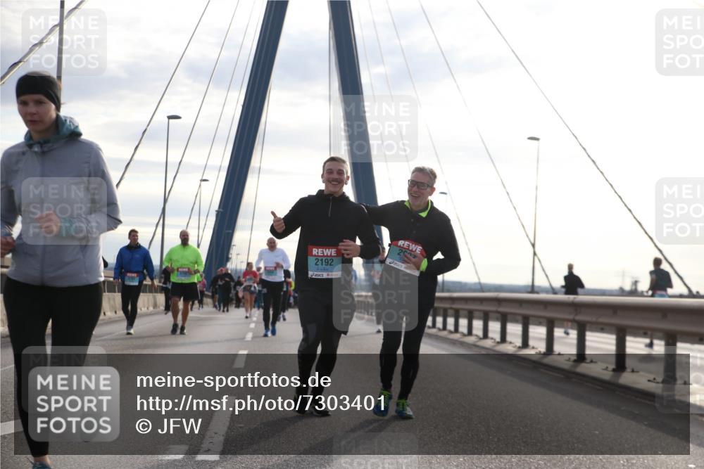 03.10.2024 - Köhlbrandbrückenlauf Jannik Wohlers http://msf.ph/oto/7303401 03.10.2024 09:36:22 Position 1 2192, 293 meine-sportfotos.de
