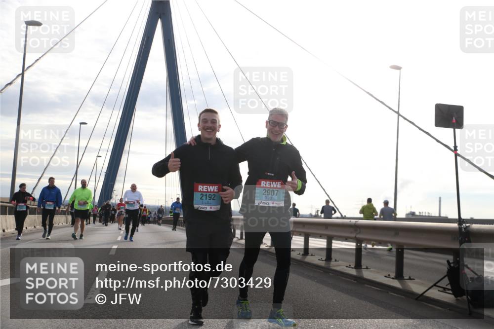03.10.2024 - Köhlbrandbrückenlauf Jannik Wohlers http://msf.ph/oto/7303429 03.10.2024 09:36:23 Position 1 2192, 2907 meine-sportfotos.de