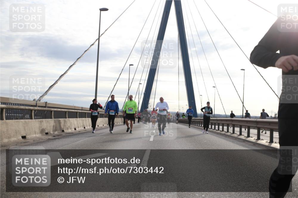 03.10.2024 - Köhlbrandbrückenlauf Jannik Wohlers http://msf.ph/oto/7303442 03.10.2024 09:36:24 Position 1 2434 meine-sportfotos.de