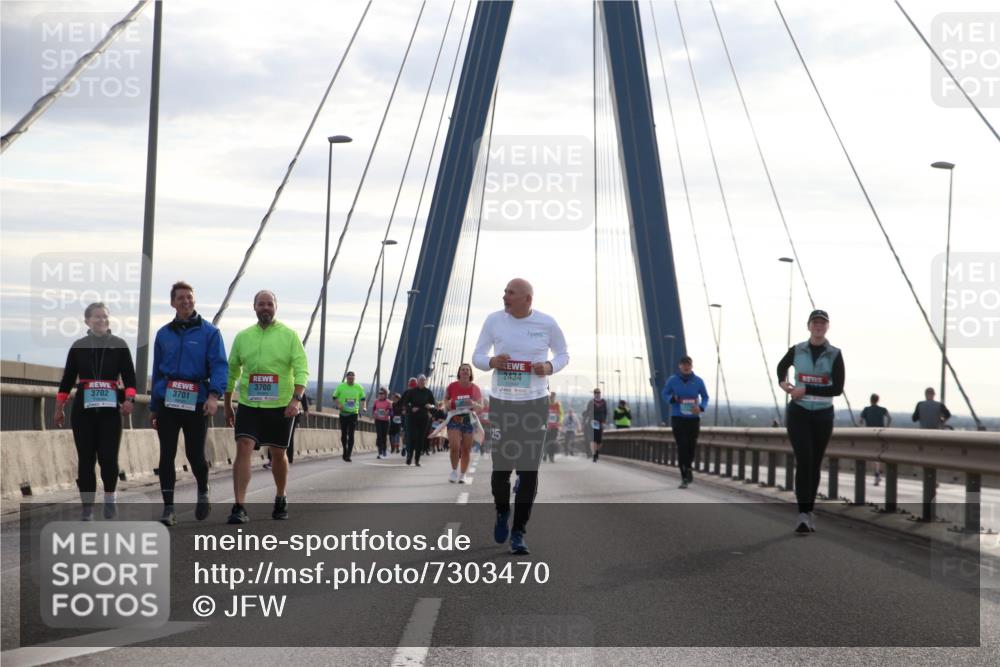 03.10.2024 - Köhlbrandbrückenlauf Jannik Wohlers http://msf.ph/oto/7303470 03.10.2024 09:36:26 Position 1 3700, 3702, 3701, 2434 meine-sportfotos.de