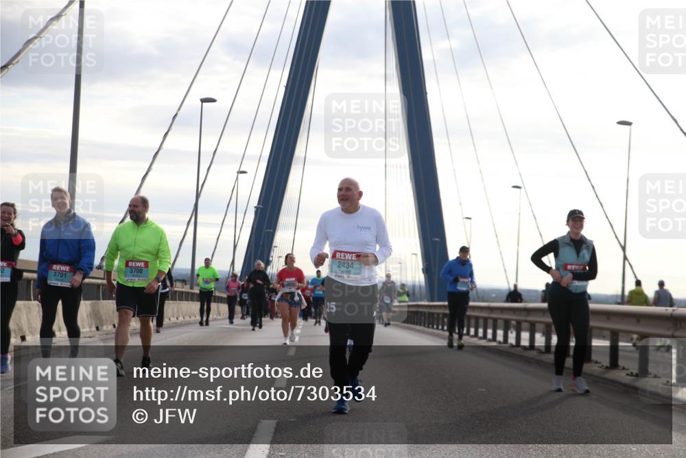 03.10.2024 - Köhlbrandbrückenlauf Jannik Wohlers http://msf.ph/oto/7303534 03.10.2024 09:36:27 Position 1 3701, 3700, 2434, 25 meine-sportfotos.de