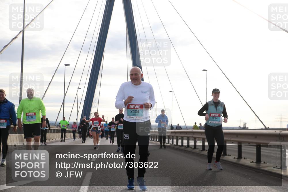 03.10.2024 - Köhlbrandbrückenlauf Jannik Wohlers http://msf.ph/oto/7303622 03.10.2024 09:36:28 Position 1 701, 3700, 2434, 3234, 25 meine-sportfotos.de