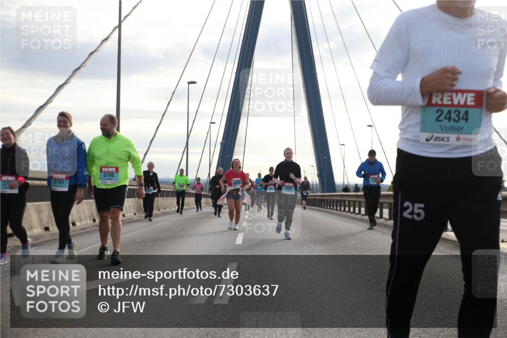 03.10.2024 - Köhlbrandbrückenlauf Jannik Wohlers http://msf.ph/oto/7303637 03.10.2024 09:36:29 Position 1 3700, 3701, 2933, 370, 171, 25, 2434 meine-sportfotos.de