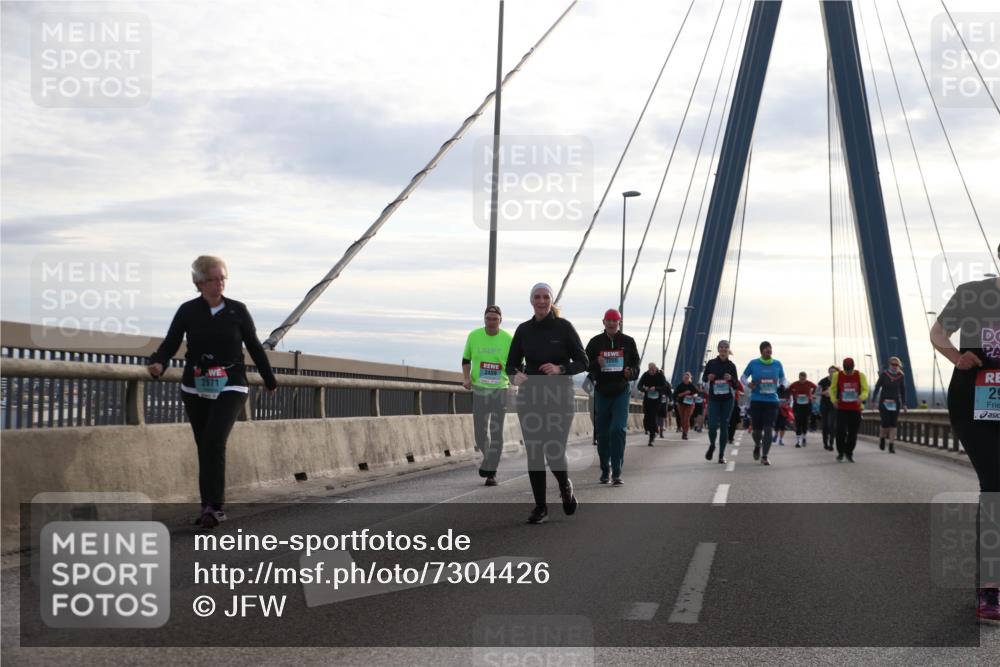 03.10.2024 - Köhlbrandbrückenlauf Jannik Wohlers http://msf.ph/oto/7304426 03.10.2024 09:36:36 Position 1 3409, 2871, 29 meine-sportfotos.de
