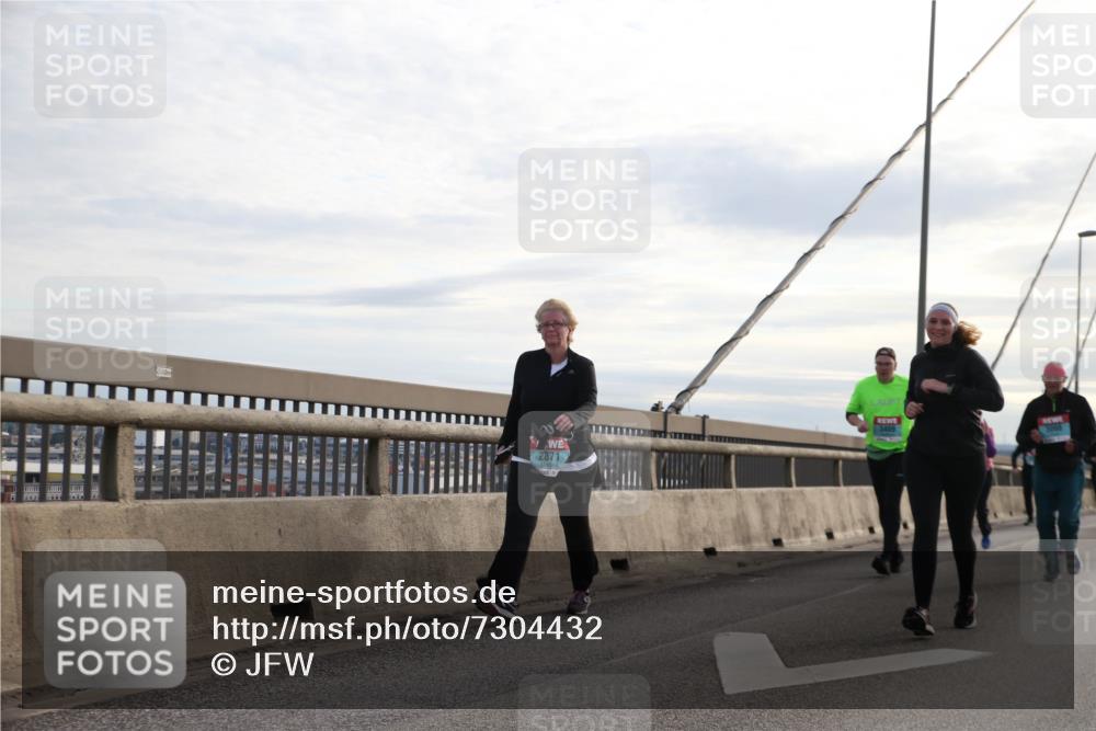 03.10.2024 - Köhlbrandbrückenlauf Jannik Wohlers http://msf.ph/oto/7304432 03.10.2024 09:36:37 Position 1 160, 2871, 3409 meine-sportfotos.de