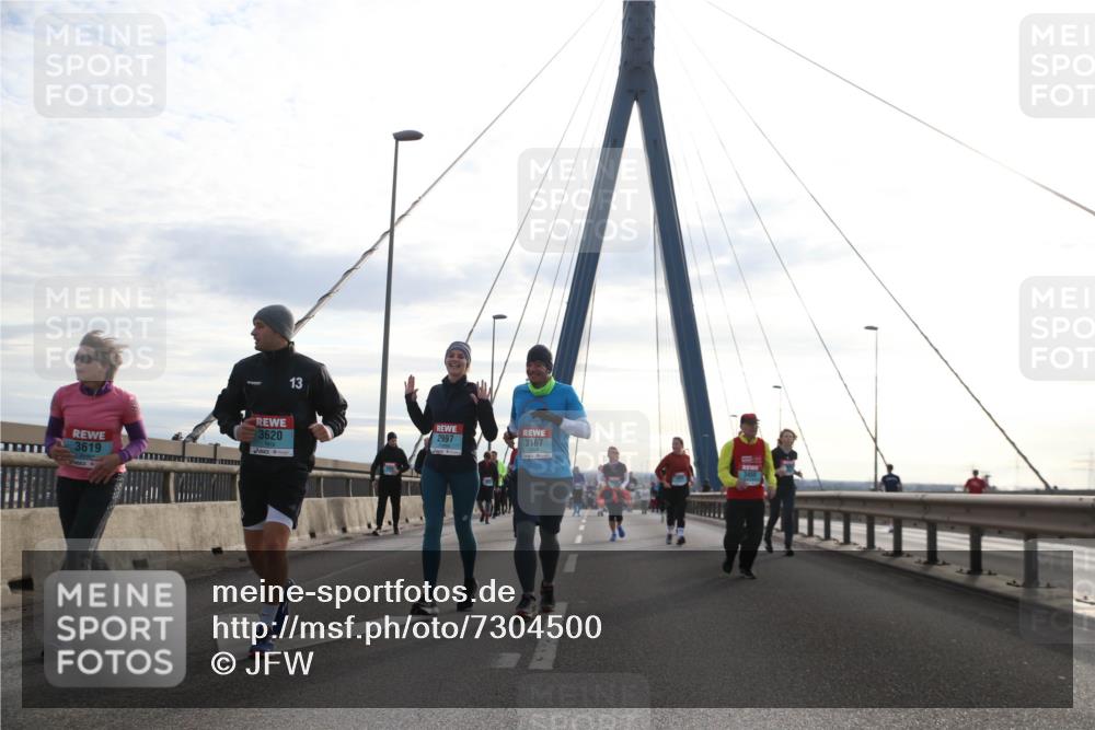 03.10.2024 - Köhlbrandbrückenlauf Jannik Wohlers http://msf.ph/oto/7304500 03.10.2024 09:36:42 Position 1 13, 3620, 2997, 3167, 3619, 3458 meine-sportfotos.de