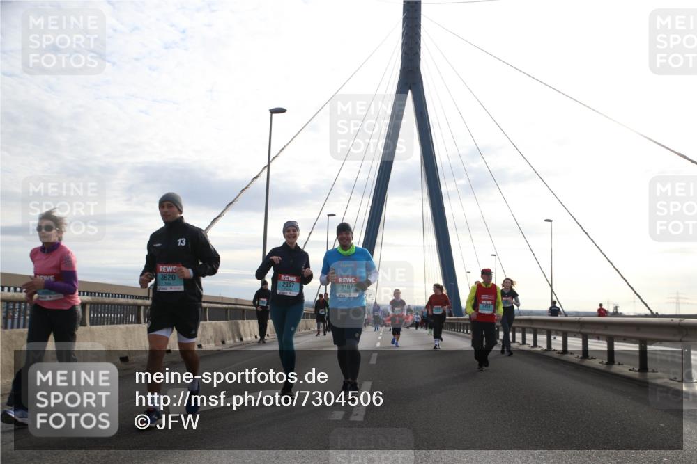 03.10.2024 - Köhlbrandbrückenlauf Jannik Wohlers http://msf.ph/oto/7304506 03.10.2024 09:36:42 Position 1 13, 3620, 2997, 3167 meine-sportfotos.de