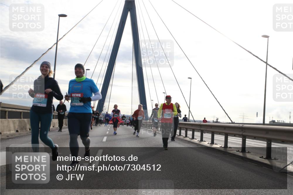 03.10.2024 - Köhlbrandbrückenlauf Jannik Wohlers http://msf.ph/oto/7304512 03.10.2024 09:36:43 Position 1 3167, 2997, 3458 meine-sportfotos.de