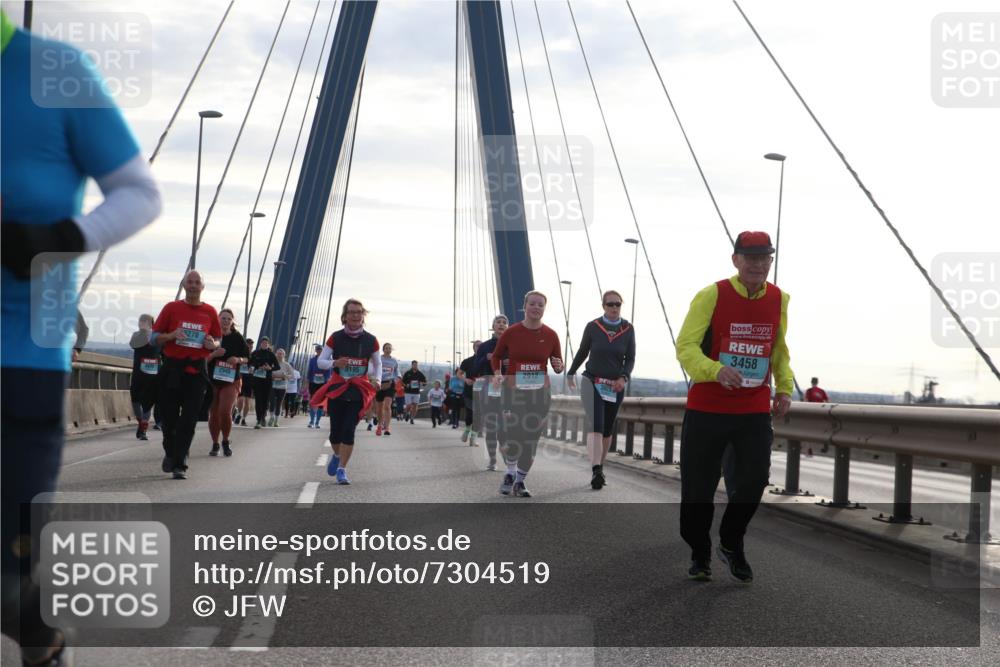 03.10.2024 - Köhlbrandbrückenlauf Jannik Wohlers http://msf.ph/oto/7304519 03.10.2024 09:36:44 Position 1 270, 3458, 3195, 2912, 2940 meine-sportfotos.de