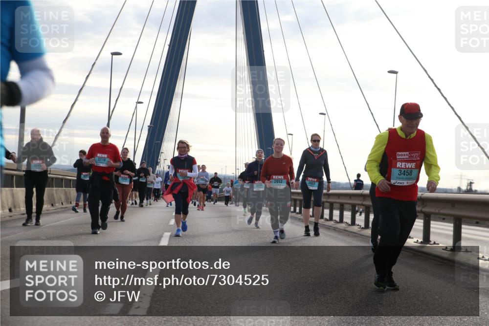 03.10.2024 - Köhlbrandbrückenlauf Jannik Wohlers http://msf.ph/oto/7304525 03.10.2024 09:36:44 Position 1 3270, 2940, 3458, 2912, 3083 meine-sportfotos.de