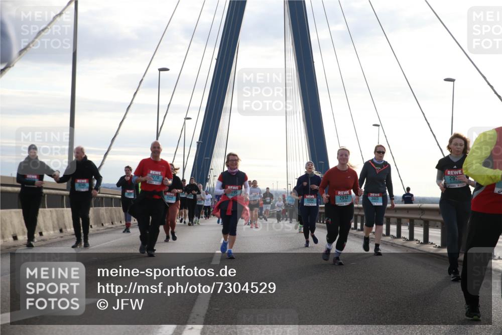 03.10.2024 - Köhlbrandbrückenlauf Jannik Wohlers http://msf.ph/oto/7304529 03.10.2024 09:36:44 Position 1 3245, 270, 195, 2912, 2940, 3083, 3204, 29 meine-sportfotos.de