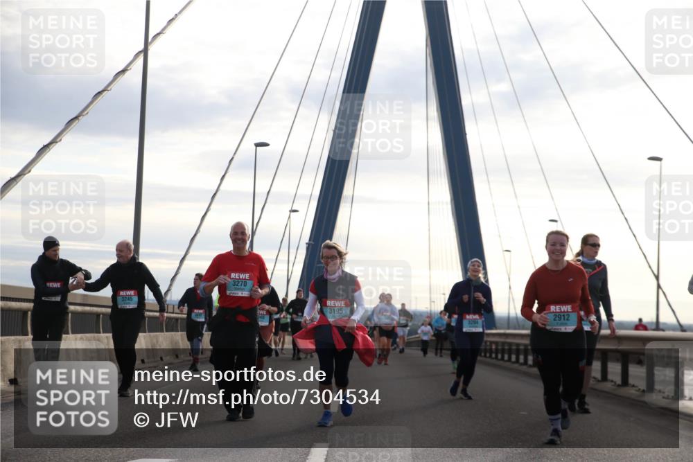 03.10.2024 - Köhlbrandbrückenlauf Jannik Wohlers http://msf.ph/oto/7304534 03.10.2024 09:36:45 Position 1 3245, 3698, 3270, 3195, 40, 3204, 2912 meine-sportfotos.de