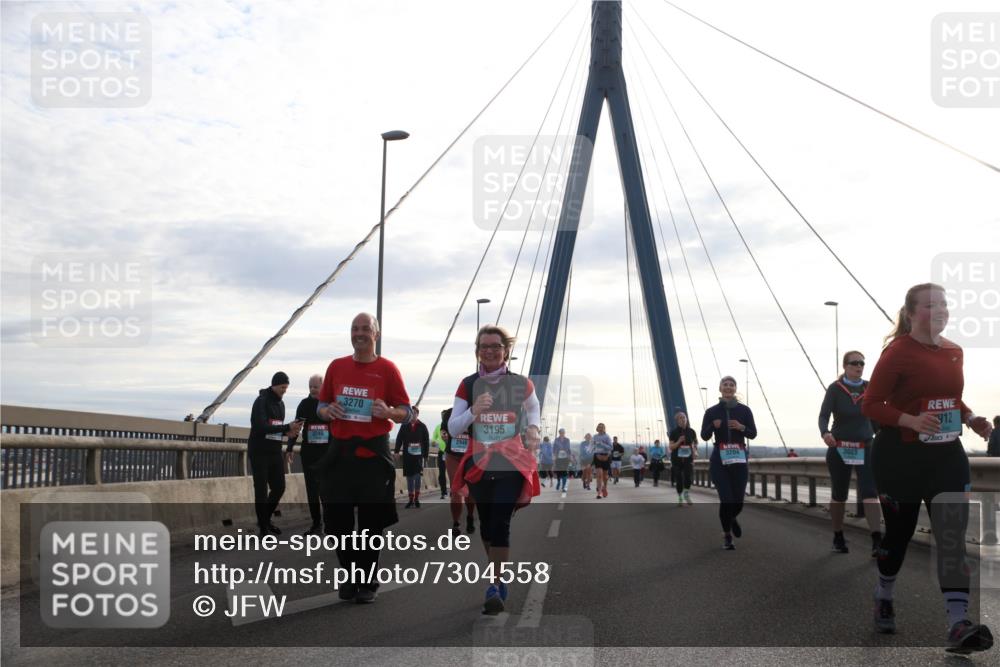 03.10.2024 - Köhlbrandbrückenlauf Jannik Wohlers http://msf.ph/oto/7304558 03.10.2024 09:36:47 Position 1 3245, 3270, 3195, 3083, 912 meine-sportfotos.de