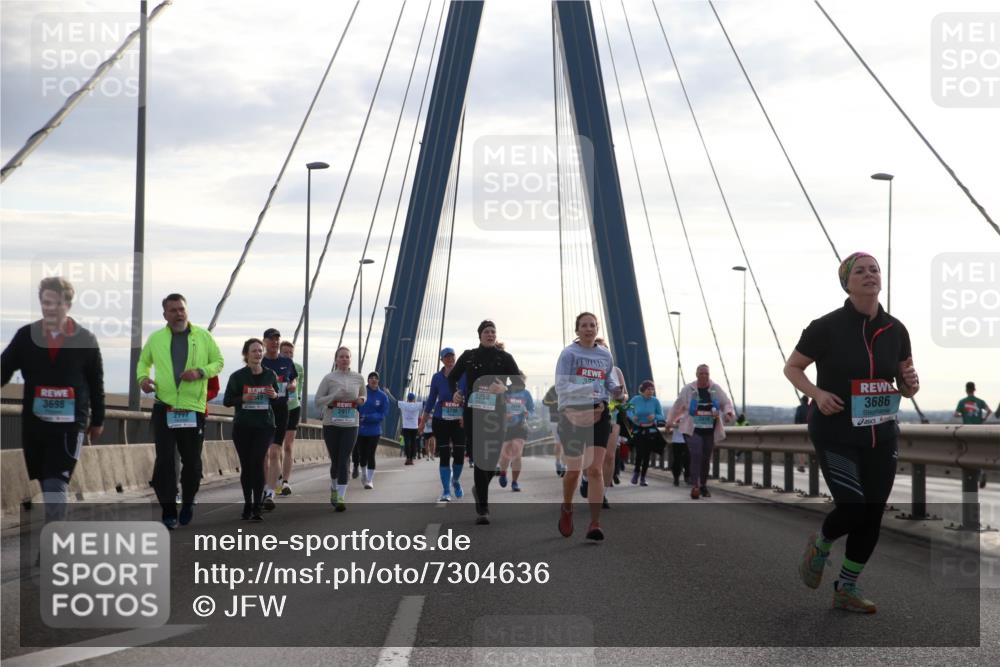 03.10.2024 - Köhlbrandbrückenlauf Jannik Wohlers http://msf.ph/oto/7304636 03.10.2024 09:36:52 Position 1 3698, 2777, 3254, 49, 3286, 2917, 3686 meine-sportfotos.de
