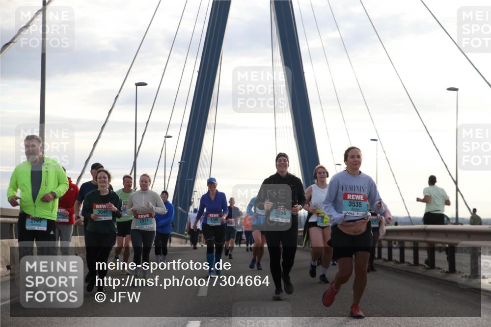 03.10.2024 - Köhlbrandbrückenlauf Jannik Wohlers http://msf.ph/oto/7304664 03.10.2024 09:36:54 Position 1 2777, 3254, 3535, 3049, 261, 2917, 3286 meine-sportfotos.de