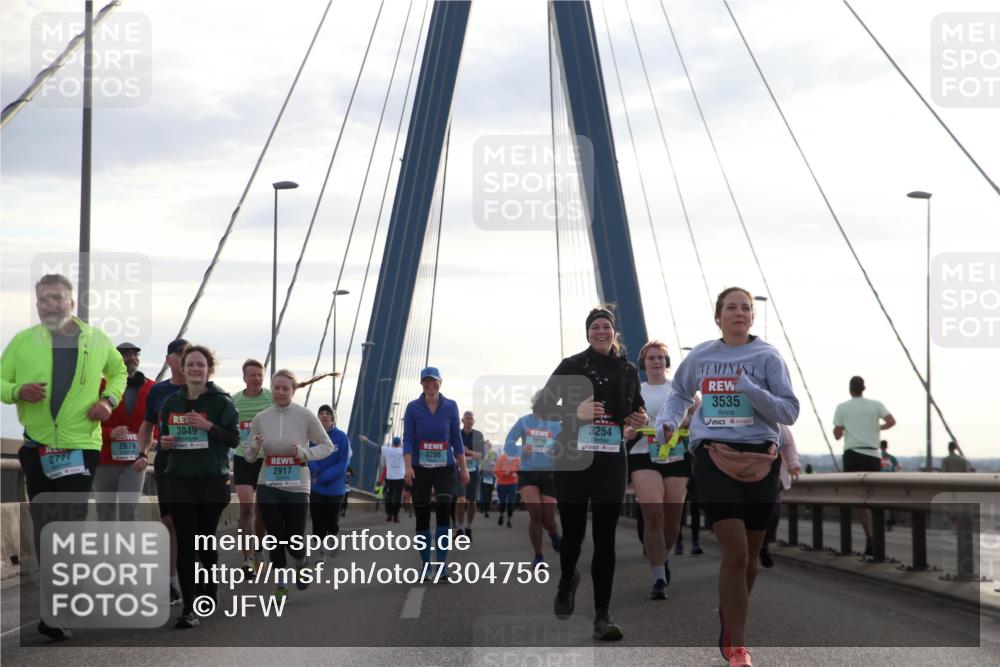 03.10.2024 - Köhlbrandbrückenlauf Jannik Wohlers http://msf.ph/oto/7304756 03.10.2024 09:36:54 Position 1 3049, 2679, 2777, 3286, 2917, 3254, 3535 meine-sportfotos.de