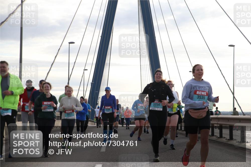 03.10.2024 - Köhlbrandbrückenlauf Jannik Wohlers http://msf.ph/oto/7304761 03.10.2024 09:36:54 Position 1 2349, 3254, 3659, 3286, 29, 2917, 3535 meine-sportfotos.de