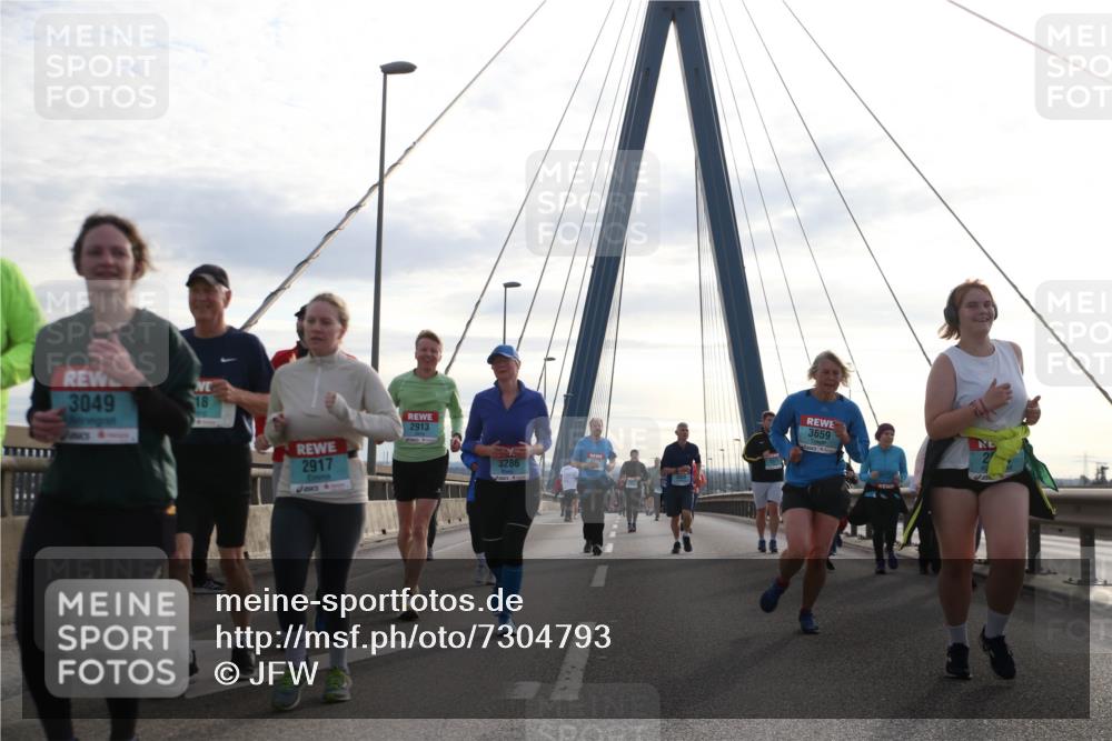 03.10.2024 - Köhlbrandbrückenlauf Jannik Wohlers http://msf.ph/oto/7304793 03.10.2024 09:36:57 Position 1 3049, 18, 2913, 2917, 3286, 3659 meine-sportfotos.de