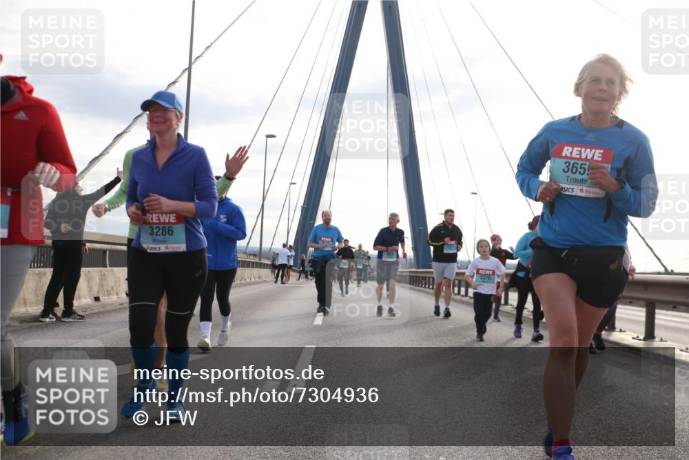 03.10.2024 - Köhlbrandbrückenlauf Jannik Wohlers http://msf.ph/oto/7304936 03.10.2024 09:36:59 Position 1 3286, 2376, 365 meine-sportfotos.de